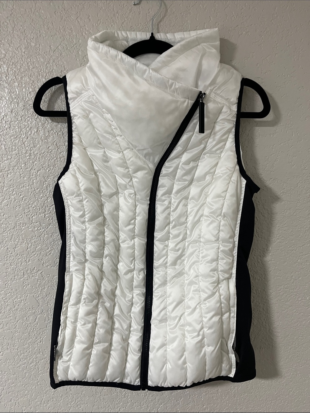Calvin Klein White and Black Quilted Puffer Vest